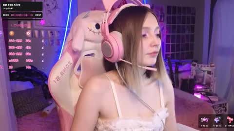 Evie online show from 11-10-25, 11:48