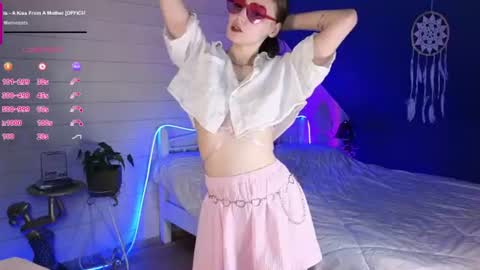 Snapshot of evie_rosen chatting on 07-06-26, 07:05 Evie online show from 07-06-26, 07:05