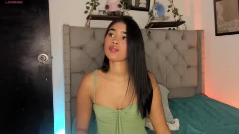 Ivi Alejandra  online show from 10-30-25, 02:29