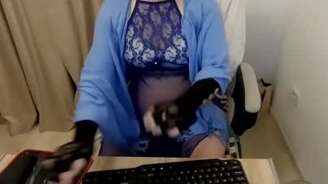 Snapshot of evil_goddesx chatting on 01-28-25, 06:28 alesia online show from 01-28-25, 06:28