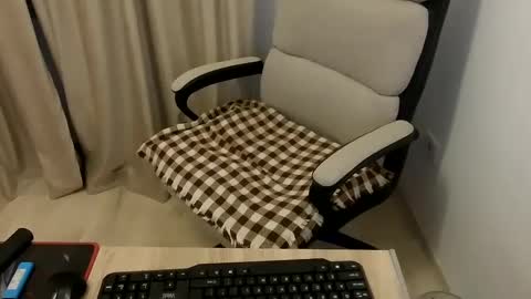 Snapshot of evil_goddesx chatting on 02-01-25, 04:11 alesia online show from 02-01-25, 04:11