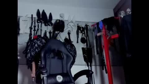 Snapshot of evil_sammy chatting on 07-03-26, 06:14 Mistress Sammy online show from 07-03-26, 06:14
