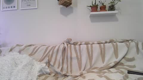 Snapshot of evillers1 chatting on 05-05-26, 12:29 Badblondebunny online show from 05-05-26, 12:29