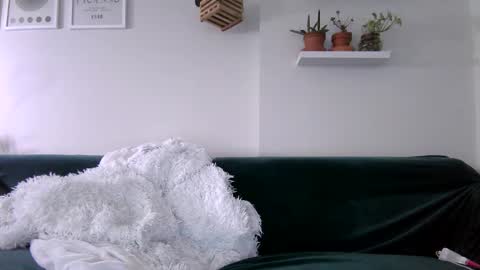 Snapshot of evillers1 chatting on 05-18-26, 12:51 Badblondebunny online show from 05-18-26, 12:51