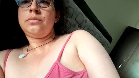 Snapshot of evolet_evolet_ chatting on 11-12-25, 01:44 Evolet online show from 11-12-25, 01:44