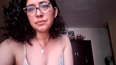 Snapshot of evolet_evolet_ chatting on 11-21-25, 01:43 Evolet online show from 11-21-25, 01:43