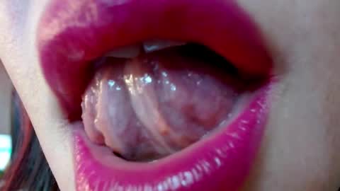 Snapshot of evolethmontenegros chatting on 12-27-24, 06:57 Evoleth online show from 12-27-24, 06:57