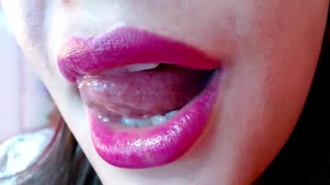 Snapshot of evolethmontenegros chatting on 12-27-24, 10:01 Evoleth online show from 12-27-24, 10:01