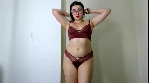 Snapshot of evoletmk chatting on 12-16-25, 09:25 Evolet online show from 12-16-25, 09:25