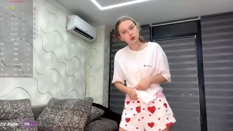 Eva online show from 10-21-25, 04:19