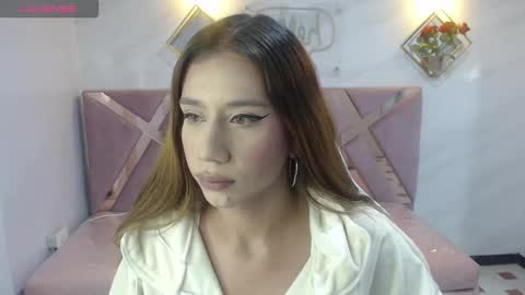 Snapshot of evy_lux_v chatting on 12-15-25, 08:57 Hi Stream 1000pm to 600am online show from 12-15-25, 08:57