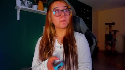 Snapshot of evy_orange1 chatting on 07-02-26, 02:55 EVY online show from 07-02-26, 02:55