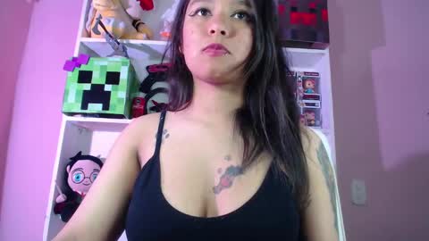 Snapshot of evybubbles_ chatting on 09-10-25, 06:19 Im Evy online show from 09-10-25, 06:19