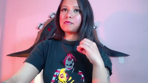 Snapshot of evybubbles_ chatting on 10-20-25, 04:29 Im Evy online show from 10-20-25, 04:29