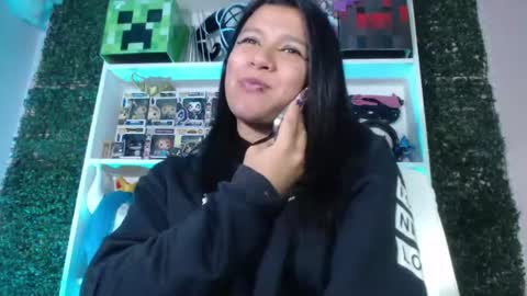 Snapshot of evybubbles_ chatting on 07-22-26, 06:11 Im Evy online show from 07-22-26, 06:11