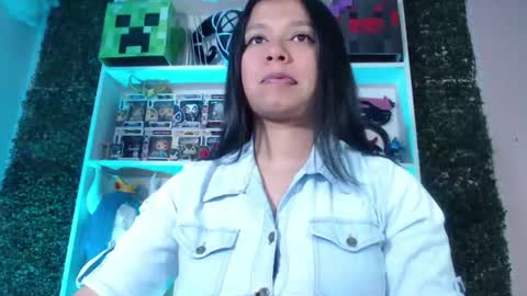 Snapshot of evybubbles_ chatting on 07-26-26, 02:35 Im Evy online show from 07-26-26, 02:35