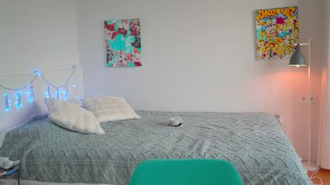 ewelynscott online show from 10-15-25, 06:57