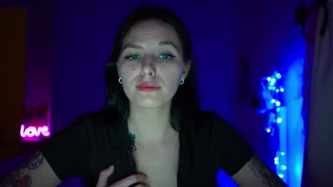 Snapshot of ewelynscott chatting on 12-20-25, 04:47 ewelynscott online show from 12-20-25, 04:47