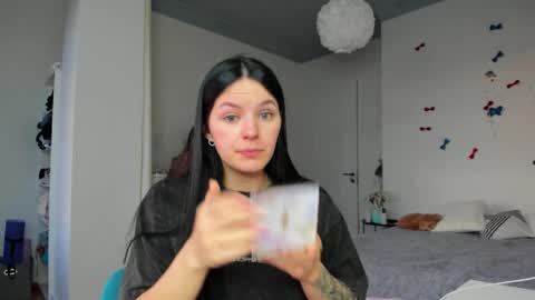 Snapshot of ewelynscott chatting on 02-05-26, 02:43 ewelynscott online show from 02-05-26, 02:43