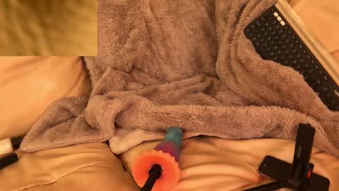 exhibitp online show from 11-05-25, 05:35