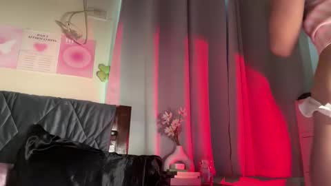 Snapshot of exoo_exoo_07 chatting on 12-05-25, 03:59 Angela online show from 12-05-25, 03:59