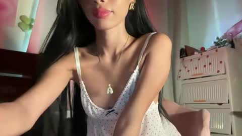 Snapshot of exoo_exoo_07 chatting on 03-11-26, 05:02 Angela online show from 03-11-26, 05:02