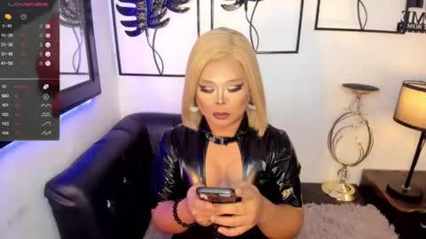 Snapshot of exotic_lindsay chatting on 06-10-26, 01:39 Lindsay online show from 06-10-26, 01:39