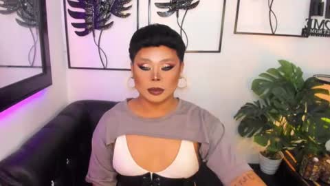 Snapshot of exotic_lindsay chatting on 06-15-26, 05:04 Lindsay online show from 06-15-26, 05:04