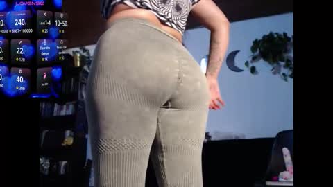 Snapshot of exoticdream18 chatting on 03-10-26, 05:34 MissExoticD1 online show from 03-10-26, 05:34