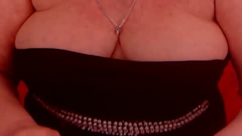 Snapshot of experiencedalana chatting on 01-01-25, 11:29 Alana online show from 01-01-25, 11:29