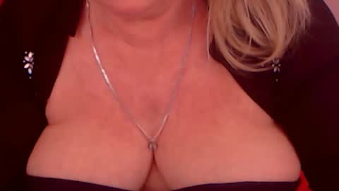 Snapshot of experiencedalana chatting on 01-02-25, 02:33 Alana online show from 01-02-25, 02:33