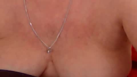 Snapshot of experiencedalana chatting on 01-05-25, 01:45 Alana online show from 01-05-25, 01:45