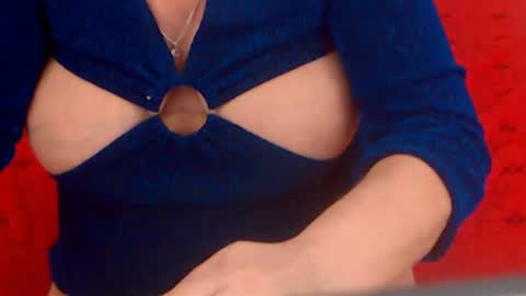 Snapshot of experiencedalana chatting on 01-08-25, 02:03 Alana online show from 01-08-25, 02:03