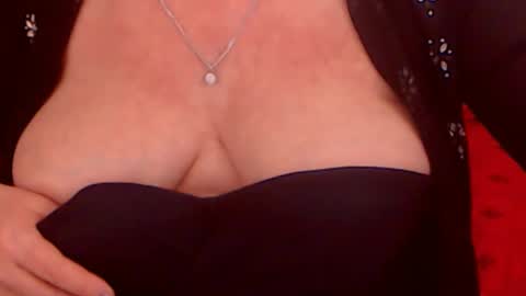 Snapshot of experiencedalana chatting on 01-10-25, 02:04 Alana online show from 01-10-25, 02:04