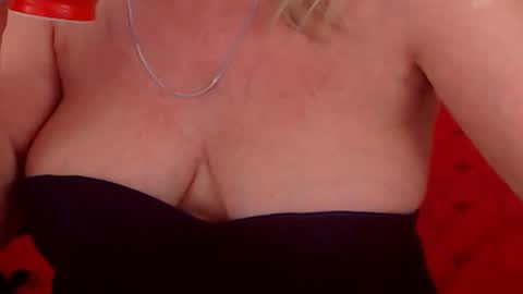 Snapshot of experiencedalana chatting on 01-24-25, 10:51 Alana online show from 01-24-25, 10:51