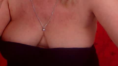 Snapshot of experiencedalana chatting on 01-25-25, 01:54 Alana online show from 01-25-25, 01:54