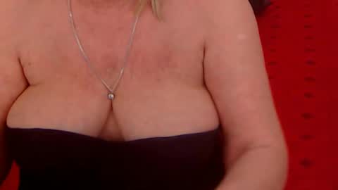 Snapshot of experiencedalana chatting on 02-09-25, 11:57 Alana online show from 02-09-25, 11:57