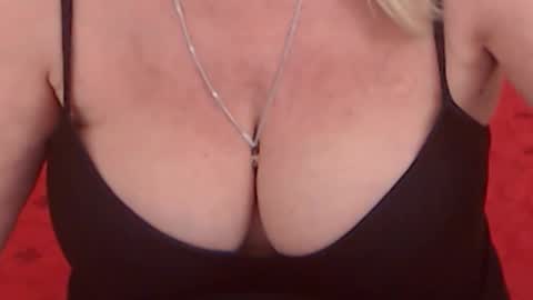 Snapshot of experiencedalana chatting on 03-09-25, 12:21 Alana online show from 03-09-25, 12:21