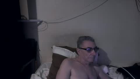 Snapshot of explorer1316 chatting on 07-04-26, 04:40 titou online show from 07-04-26, 04:40