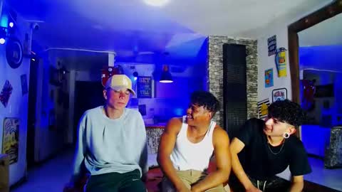 extrangers online show from 01-04-25, 12:05