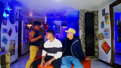 extrangers online show from 01-06-25, 12:02