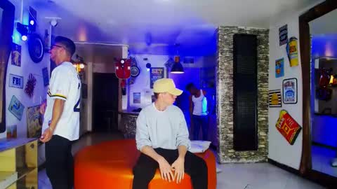 extrangers online show from 01-10-25, 12:04