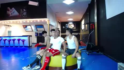 extrangers online show from 02-14-25, 12:03