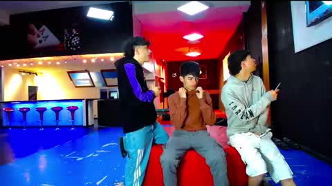 extrangers online show from 10-11-25, 12:04