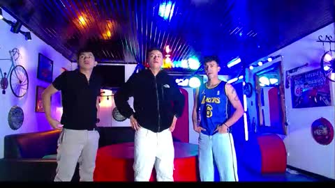 extrangers online show from 01-07-26, 01:13