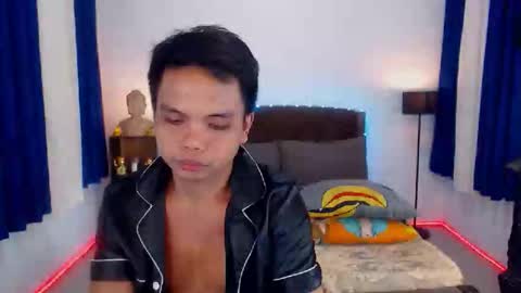 Snapshot of extraservice69menx chatting on 10-18-25, 12:06 JOHNDAVE online show from 10-18-25, 12:06