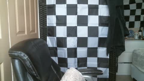 Ezra Naamah online show from 02-23-25, 08:22