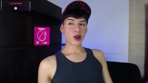 Snapshot of ezra_storm chatting on 10-18-25, 04:59 Juan online show from 10-18-25, 04:59