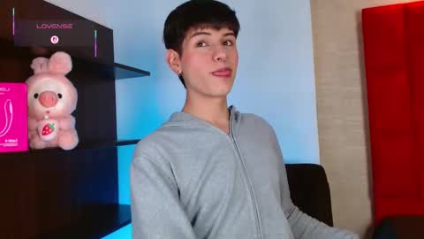 Snapshot of ezra_storm chatting on 11-21-25, 05:39 Juan online show from 11-21-25, 05:39