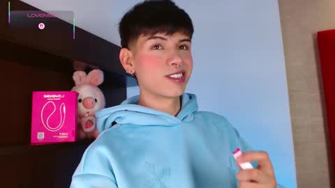 Snapshot of ezra_storm chatting on 11-30-25, 08:35 Juan online show from 11-30-25, 08:35